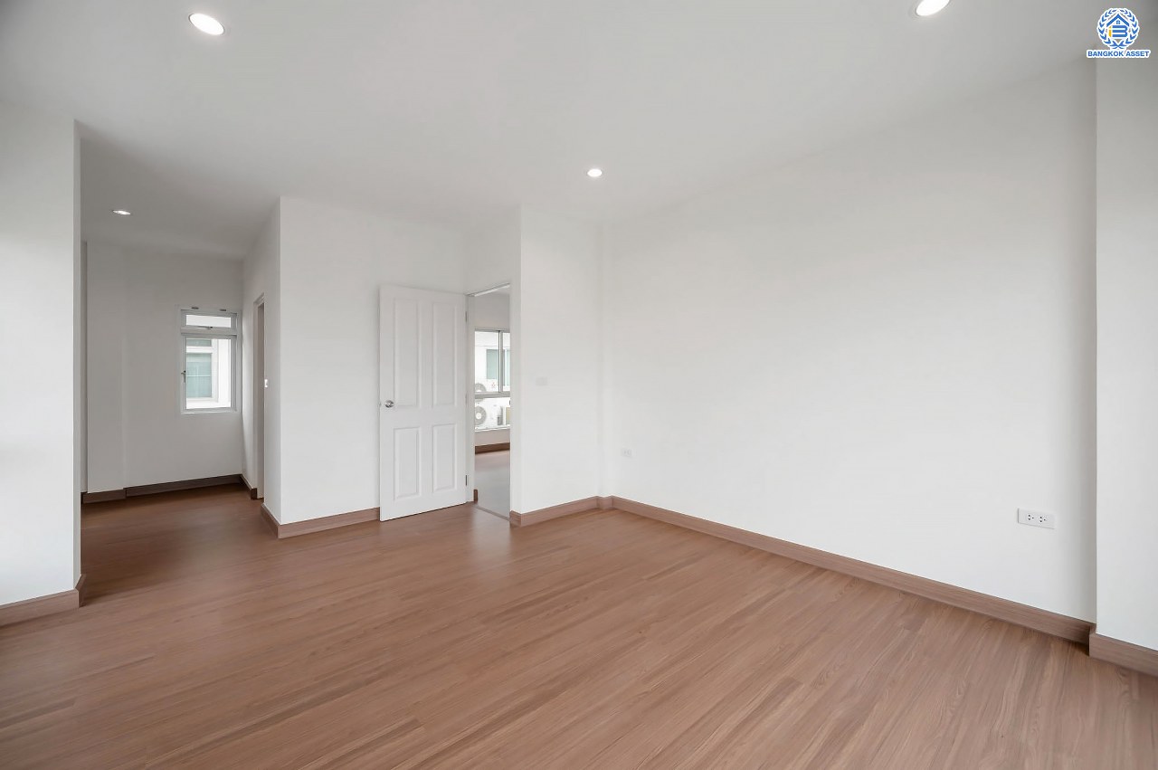 บ้านมือสองตกแต่งใหม่ โครงการ ไลฟ์ บางกอก บูเลอวาร์ด ปิ่นเกล้า-เพชรเกษม หลังมุม สังคมคุณภาพ SC Asset เนื้อที่กว้างกว่า 52.5 ตร.ว ฟังก์ชัน 3 ห้องนอน 3 ห้องน้ำ 2 ที่จอดรถ บนทำเลติดถนนพุทธมณฑลสาย4 ตอบโจทย์กับทุกครอบครัว ใกล้ ม.มหิดล, แหล่งช้อปปิ้ง "เซ็นทรัล ศาลายา", รถไฟฟ้าสายสีน้ำเงิน "สถานีหลักสอง" และทางด่วน "ศรีรัช"